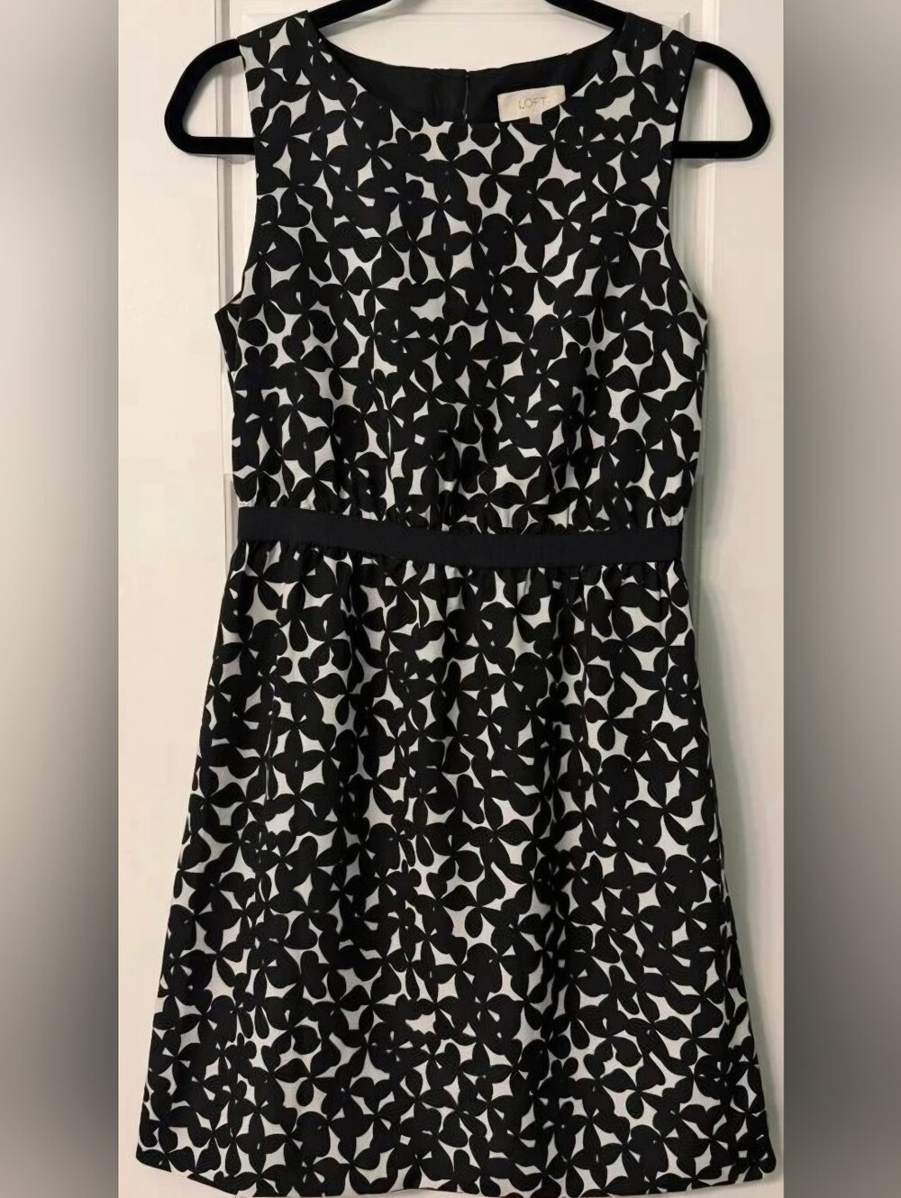 LOFT Black and White Sleeveless Floral-Pattern Mini Dress